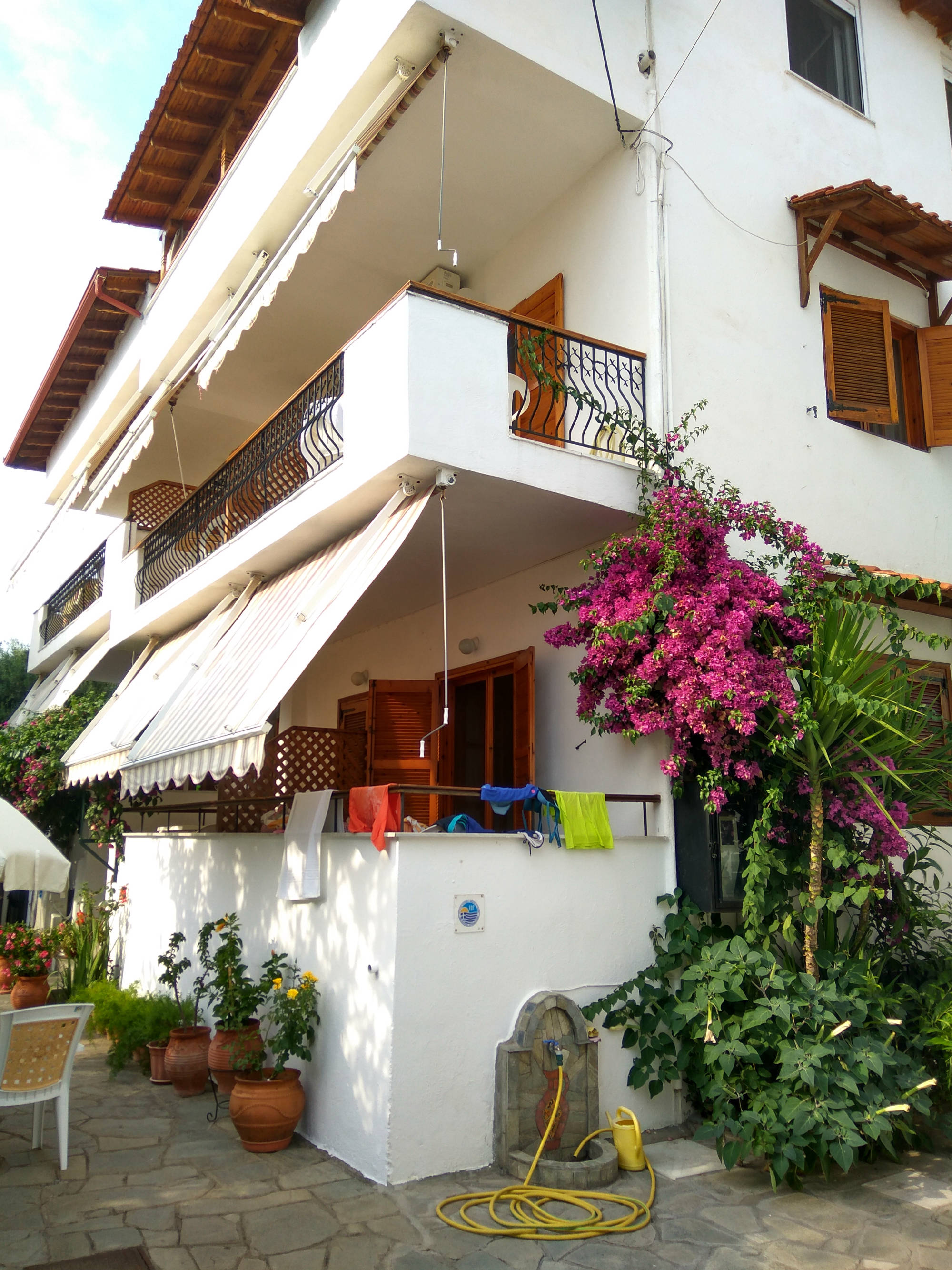 Paradisos-Beach-Neos-Marmaras-Rooms-to-let-Kourtesis-Halkidiki-external-view-2