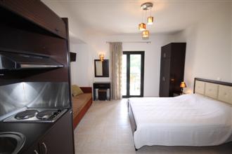 lamprinos room2