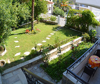 Popi Rooms Neos Marmaras Halkidiki Front Garden